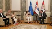 DIVNE SLIKE IZ PREDSEDNIŠTVA: Vučić u društvu malog Lazara - Predsednik dočekao porodicu Janković sa KiM (FOTO)