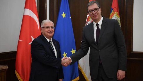 ПОСЕТА ОД ВЕЛИКОГ ЗНАЧАЈА ЗА МИР И СТАБИЛНОСТ: Вучић се састао са турским министром одбране