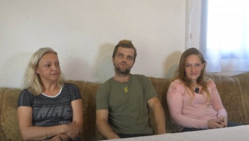 PAZE SE KAO DA SU SESTRE ROĐENE: Elmedin u Busovači živi sa dve žene, a zbog toga ga je otac isterao (VIDEO)
