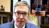 OVAKO IZGLEDA STUDENTSKA PLATNA KARTICA Vučić je pokazao i najavio: Prijavljivanje od 13. novembra (VIDEO)