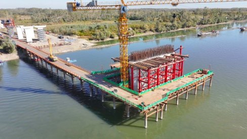 СПОНЕ ЗА СВЕ ЉУДЕ И ЕПОХЕ Обале Дунава код Новог Сада спајају три моста, а ускоро ће их бити још толико