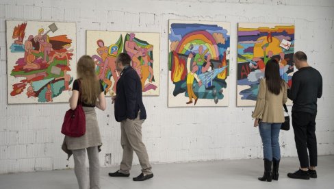 КРИТИЧКИ И ДУХОВИТО О САДАШЊОСТИ: Дела четворо словеначких уметника у Галерији Штаб