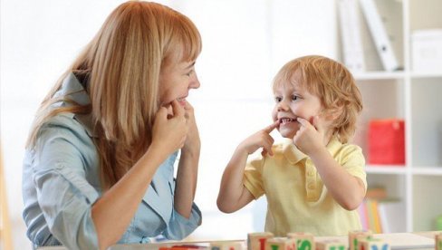 LOGOPEDI UPOZORAVAJU: Roditelji, obratite pažnju - deca ne razvijaju govor, a ovo je uzrok