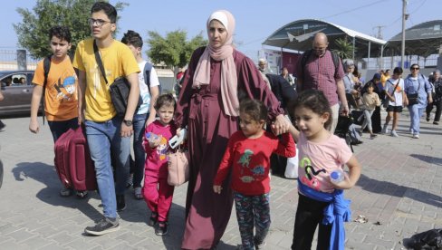 ЊУЈОРК ТАЈМС ТВРДИ: Израел кује тајни план како да исели стотине хиљада Палестинаца из Појаса Газе