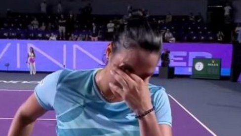 ЏАБИР ДОНИРАЛА НОВАЦ ПАЛЕСТИНИ: Тенисерка се емотивно сломила после победе