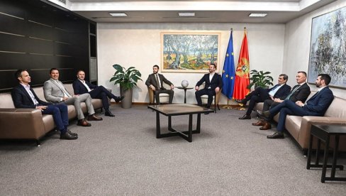 ОПОЗИЦИЈА ТРАЖИ НОВЕ ПОПИСИВАЧЕ Шеф црногорског Парламента најавио састанак поводом Закона о попису становништва