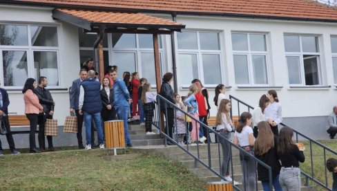 RENOVIRANE DVE ŠKOLE I AMBULANTA: Humanitarna organizacija „Solidarnost za Kosovo“ pomaže Srbima