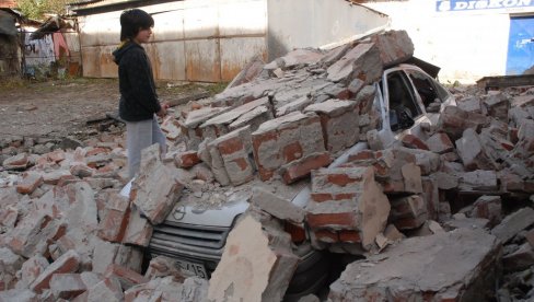 ТЕЛА ПОД РУШЕВИНАМА, 200 ПОВРЕЂЕНИХ, РАЗОРЕНО ГРАДСКО ЈЕЗГРО: Пре 13 година Краљево и околину задесио је снажан земљотрес (ФОТО)