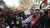 ХИЉАДЕ ЉУДИ НА УЛИЦАМА ПАРИЗА: Французи устали у знак подршке палестинском народу