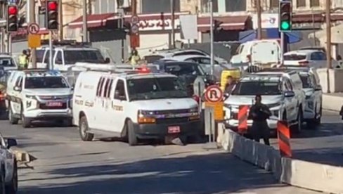 POZNATO KO JE TERORISTA IZ JERUSALIMA: Maloletnik nožem nasrnuo na policiju, ubijen na licu mesta