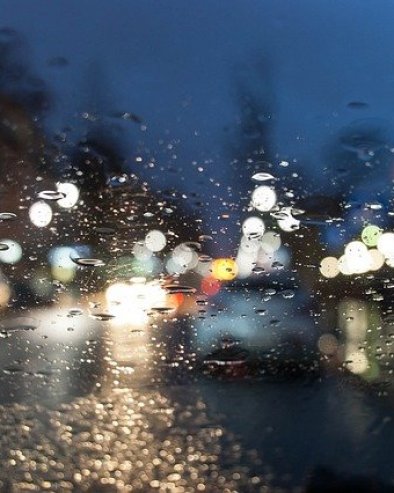 ЦРНУ ГОРУ ЧЕКА ОПАСНО НЕВРЕМЕ: Најављена обилна киша уз јак ветар - на снази црвени метеоаларм