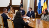 ВУЧИЋ СА СИМОНИСОМ: Ценимо што Румунија остаје при ставу да не призна тзв. Косово