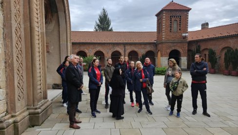 DUHOVNO OKREPLJENJE: Srpske teniserke posetile manastir Žiču kod Kraljeva