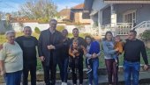 SNAGA JE U LJUDIMA Vučić sa porodicom Nikolić iz Mihajlovca: Vi mnogo doprinosite Srbiji i mnogo vam hvala na tome  (VIDEO)