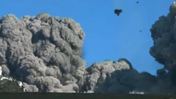 АЛАРМАНТНО НА ИСЛАНДУ: Граде се насипи и одбрамбени зидови, страх од ерупције расте из часа у час (ФОТО/ВИДЕО)