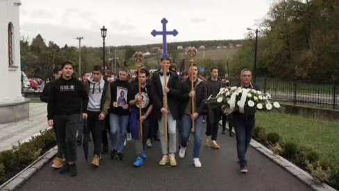ĐACI U LITIJI: Srednjoškolci Gimnazije Patrijarh Pavle i istoimenog doma učenika posetili manastir Rakovica