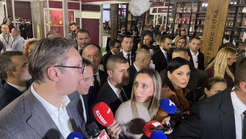 KRATKO I JASNO: Vučić na pitanje Novosti - Svojim gostima služim srpska vina