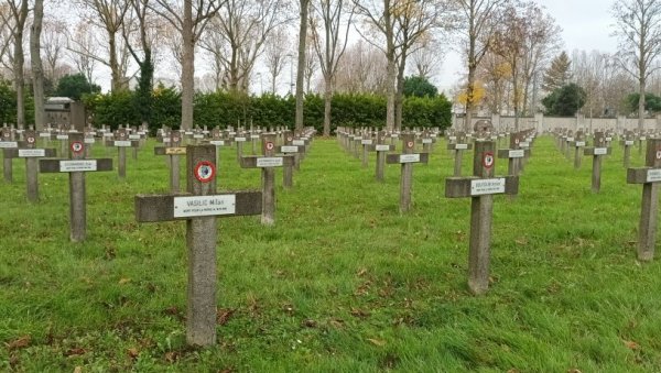 СРПСКА МЛАДОСТ НА ПОЉУ БЕЛИХ КРСТОВА: Српска војничка гробља сведоци славе, жртве и херојства