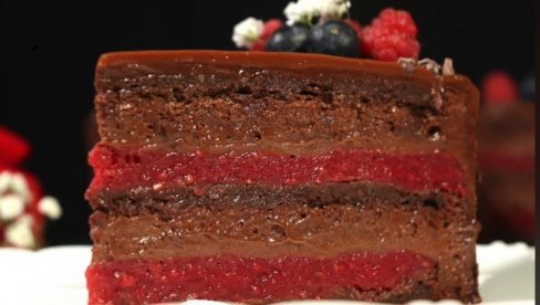 OMILJENA TORTA LEGENDARNOG ČKALJE: Baron torta sve osvaja, donosimo vam provereno dobar recept (VIDEO)