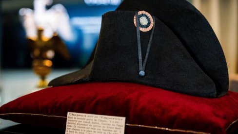 OBOREN SVETSKI REKORD: Šešir Napoleona Bonaparte prodat za neverovatnih 1,9 miliona evra