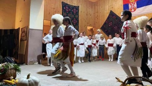 „VEZLI“ NA POZIV „MORAVSKOG VEZA“: Kod Paraćina održano veče folklora