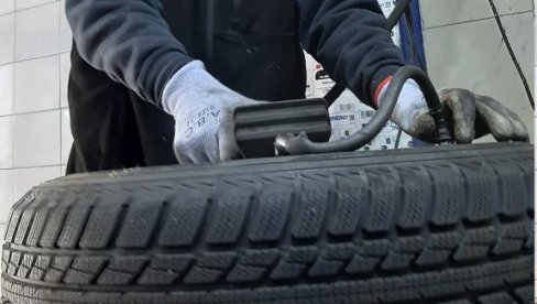 DA LI ZNIMSKE GUME TREBA STAVITI ŠTO PRE ZBOG SNEGA? Montaža poskupela, a evo šta kaže vulkanize