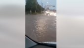 DELOVI GRADA POTOPLJENI, AUTOMOBILI POD VODOM: Neverovatni prizori u Hrvatskoj, za sat vremena palo kiše koliko za mesec dana (VIDEO)