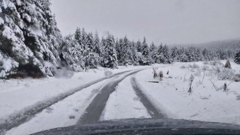 ЗАБЕЛЕЛО СЕ У СРБИЈИ: Пахуље веју још од синоћ, ево у којим деловима наше земље се већ формирао снежни покривач (ФОТО/ВИДЕО)