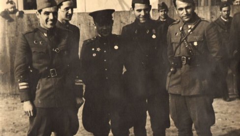 OSAM DECENIJA PONOSNO NOSE  BARJAK SLOBODE:Posle 42 dana opsade Kraljevo je krajem novembra 1944. godine  oslobođeno od okupatora (FOTO)