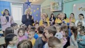 DA SVA DECA IMAJU BEZBRIŽNIJE DETINJSTVO: Ministarka Kisić obišla PU „Naša radost u Blacu i osnovnu školu u Međuhani