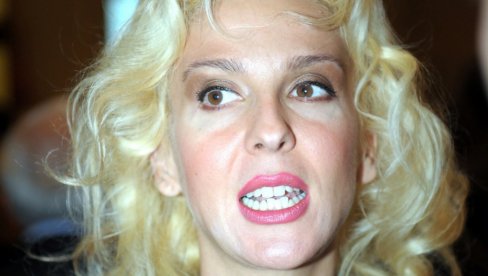 OPANCI I NJIVA, DALEKO OD GRADA Kako danas izgleda Ivanin život? Pobegla na selo, pa poručila: Vredim kao tri sina! (FOTO)