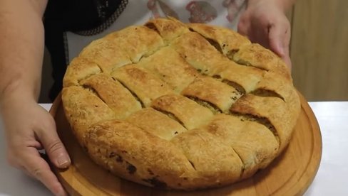 KISELA BANICA IZ PIROTA: Najjednostavniji recept za pitu kupusaru - hrskava spolja, a iznutra sočna i mekana (VIDEO)