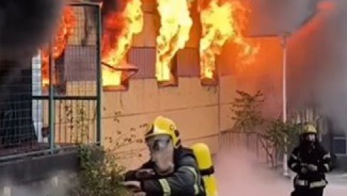 BORBA SA VATRENOM STIHIJOM JOŠ UVEK TRAJE: Zastrašujući snimak požara u Nišu, plamen guta sve pred sobom (FOTO/VIDEO)