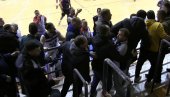 NEZAPAMĆENE SCENE: Košarkaši u klinču sa publikom, gosti nasrnuli na trenera Nišlija (VIDEO)