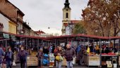 OZBILJAN FUDBAL NA PIJACI: Nesvakidašnja scena u beogradskoj opštini