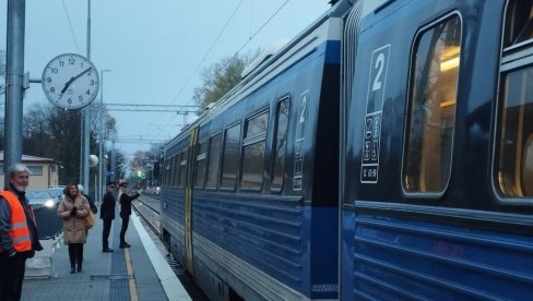 NAKON DEVET GODINA: Ponovo uspostavljena linija - Stigao voz iz Segedina u Suboticu (FOTO/VIDEO)