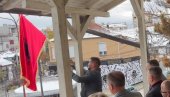 NE MARE ZA PREKRŠAJNE PRIJAVE: U Bujanovcu i Preševu postavljene albanske zastave na zgradama opštine (VIDEO)