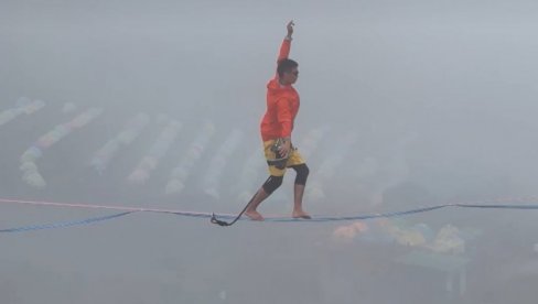 САМО ЗА НАЈХРАБРИЈЕ: Кинез покушао да обори светски рекорд