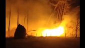 NEVREME NAPRAVILO HAOS: Olujni vetar srušio dalekovod i izazvao požar, stanovništvo evakuisano (VIDEO)