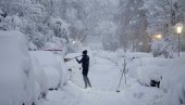 LETOVI OTKAZANI, SAOBRAĆAJ U KOLAPSU: Sneg okovao ovu evropsku državu, očekuje se još padavina (FOTO)