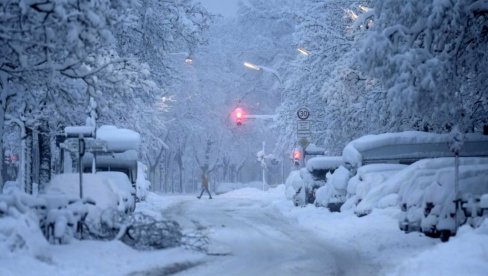 НЕВРЕМЕ ЋЕ СУТРА ОКОВАТИ СРБИЈУ: На снази два метеоаларма - Ево како ће се време кретати по сатима, у овим деловима очекује се снег