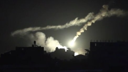 EKSPLOZIJA RAKETA OSVETLILA NEBO IZNAD GAZE: Nastavljen sukob Izraela i Hamasa (VIDEO)
