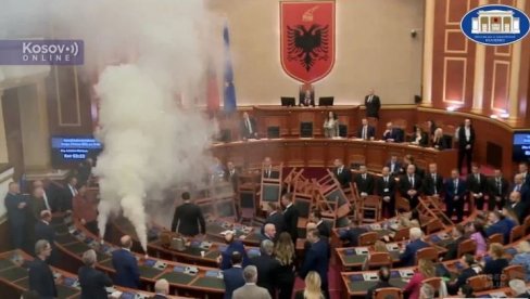 HAOS U ALBANSKOJ SKUPŠTINI: Prekinuta sednica - poslanici opozicije sukobili se sa obezbeđenjem
