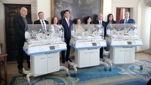 DONACIJE IZ KOREJE: Kikindska bolnica dobila dva inkubatora i dva pacijent-monitora