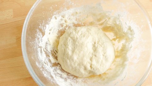 ВАЖИ ЗА НАЈБОЉЕ ТЕСТО ЗА ПИЦУ НА СВЕТУ: Спремно за свега 15 минута, а све састојке већ имате код куће