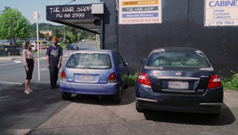 I TO SE DEŠAVA: Vlasniku kafića ukrali vozilo, pa ga nakon par dana vratili - na prozoru ga zatekla neobična poruka (VIDEO)