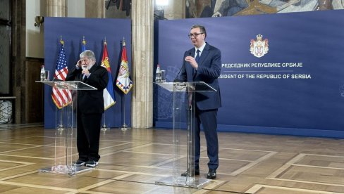 DOBRO DOŠLI U SVOJU KUĆU Vučić: Biću ponosni predsednik koji će Voznijaku i njegovoj supruzi uručiti srpske pasoše (VIDEO)