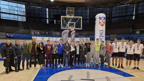 NEZABORAVNO ISKUSTVO: Održano finale školskog prvenstva Beograda u basketu i promocija fidžitala