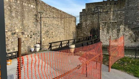 HRASTOVINA ZA BOLJU BEZBEDNOST: Započeta sanacija drvenog mosta na ulazu u Mali grad Smederevske tvrđave