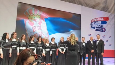 SVEČANO NA PREDIZBORNOM SKUPU SNS U VRANJU: Intoniranje himne Srbije Bože pravde (VIDEO)